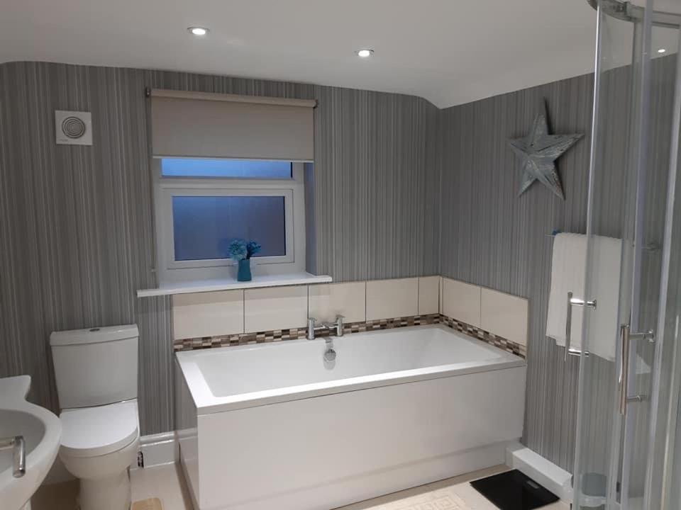 The New Accommodation Free Complementary Breakfast Tibshelf Exteriér fotografie